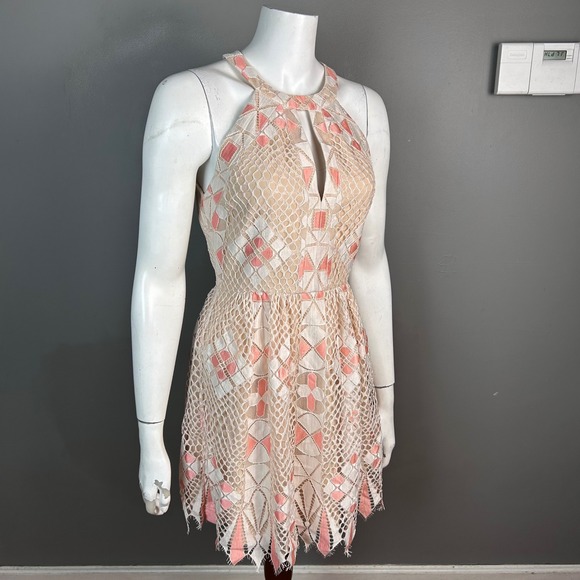 Whimsical Lace Fairy Dress Size 2 Bcbgmaxazria Pink Cream Halter Fit & Flare